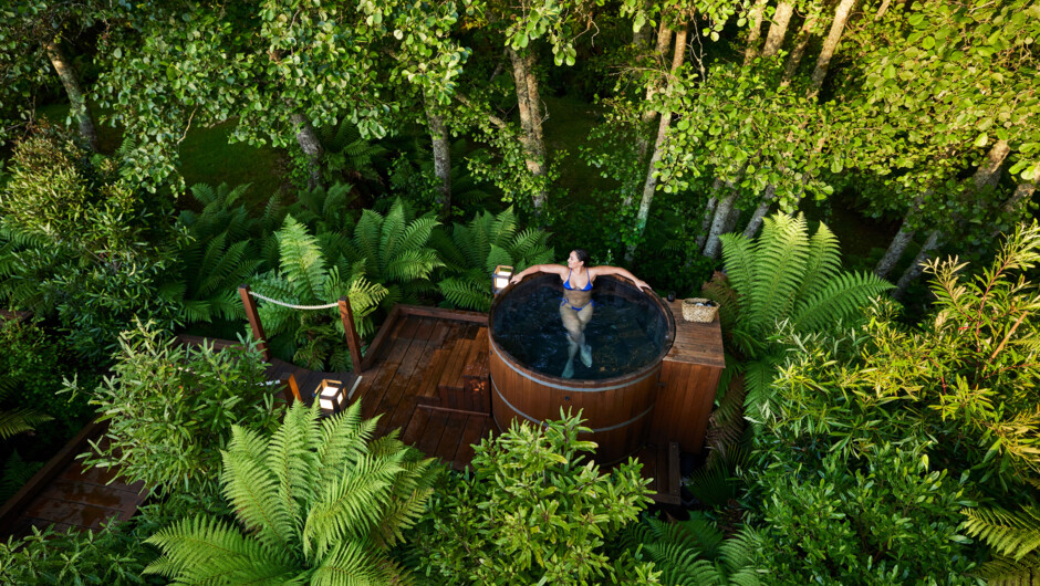 Secret Spot Hot Tubs Rotorua + Rotorua – Auckland + Queenstown Airport – Queenstown hotel